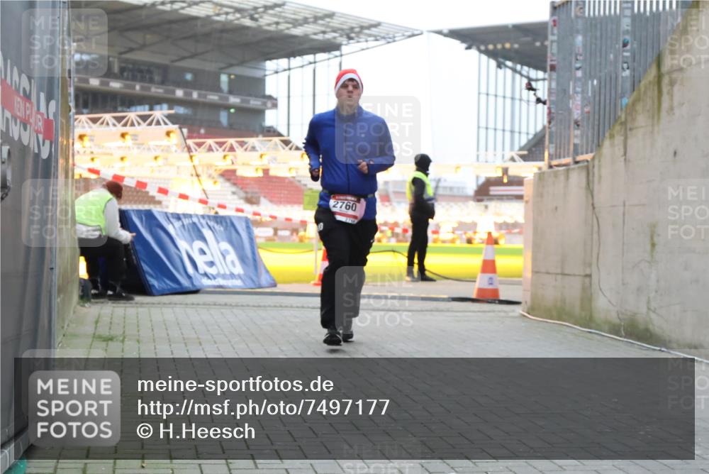 08.12.2024 - St. Pauli X-Mass-Run No. 14 H.Heesch http://msf.ph/oto/7497177 08.12.2024 10:00:51 Ziel 174, 259, 484, 608, 1393, 1725, 3170, 1725, 2760 meine-sportfotos.de