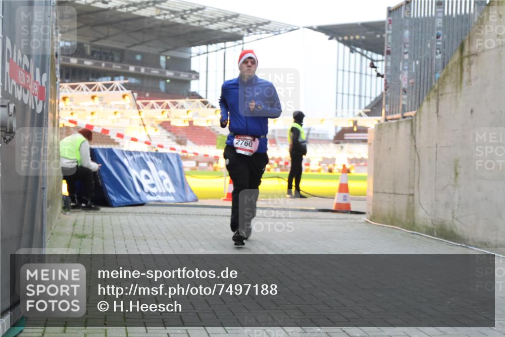 08.12.2024 - St. Pauli X-Mass-Run No. 14 H.Heesch http://msf.ph/oto/7497188 08.12.2024 10:00:51 Ziel 174, 259, 484, 608, 1393, 1725, 3170, 1725, 2760 meine-sportfotos.de