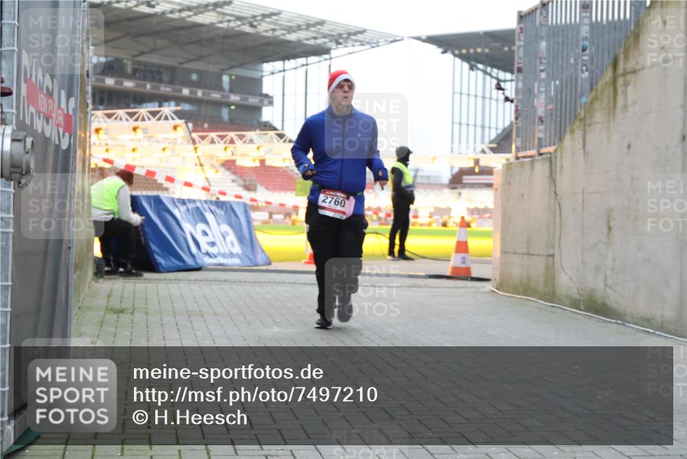 08.12.2024 - St. Pauli X-Mass-Run No. 14 H.Heesch http://msf.ph/oto/7497210 08.12.2024 10:00:51 Ziel 174, 259, 484, 608, 1393, 1725, 3170, 1725, 2760 meine-sportfotos.de