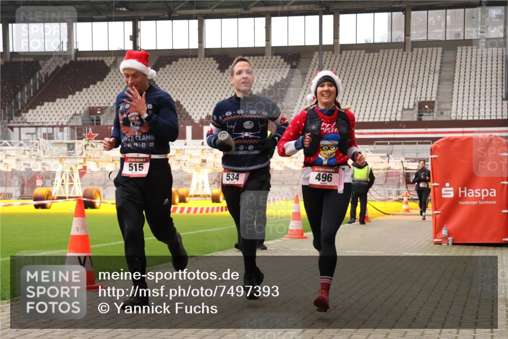 08.12.2024 - St. Pauli X-Mass-Run No. 14 Yannick Fuchs http://msf.ph/oto/7497393 08.12.2024 10:59:25 Ziel 124, 496, 506, 515, 534, 664, 686 meine-sportfotos.de