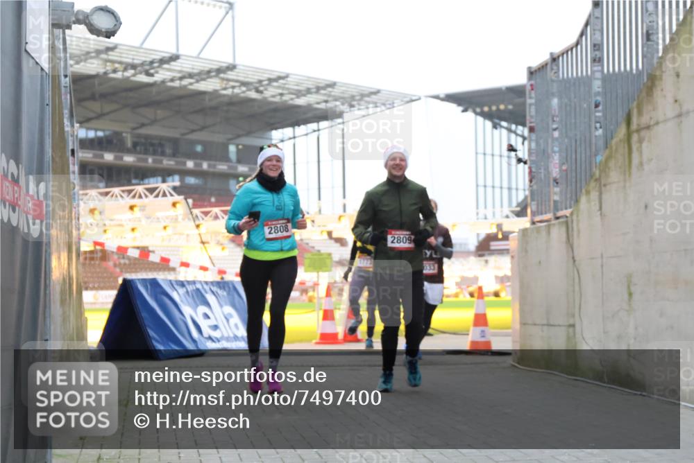08.12.2024 - St. Pauli X-Mass-Run No. 14 H.Heesch http://msf.ph/oto/7497400 08.12.2024 10:01:15 Ziel 642, 410, 1750, 1773, 2447, 2808, 2809, 3033 meine-sportfotos.de
