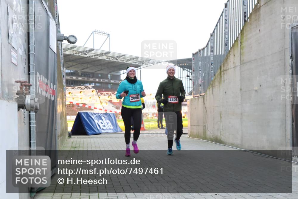 08.12.2024 - St. Pauli X-Mass-Run No. 14 H.Heesch http://msf.ph/oto/7497461 08.12.2024 10:01:16 Ziel 642, 2808, 2809, 410, 1750, 1773, 2447, 2808, 2809, 3033 meine-sportfotos.de
