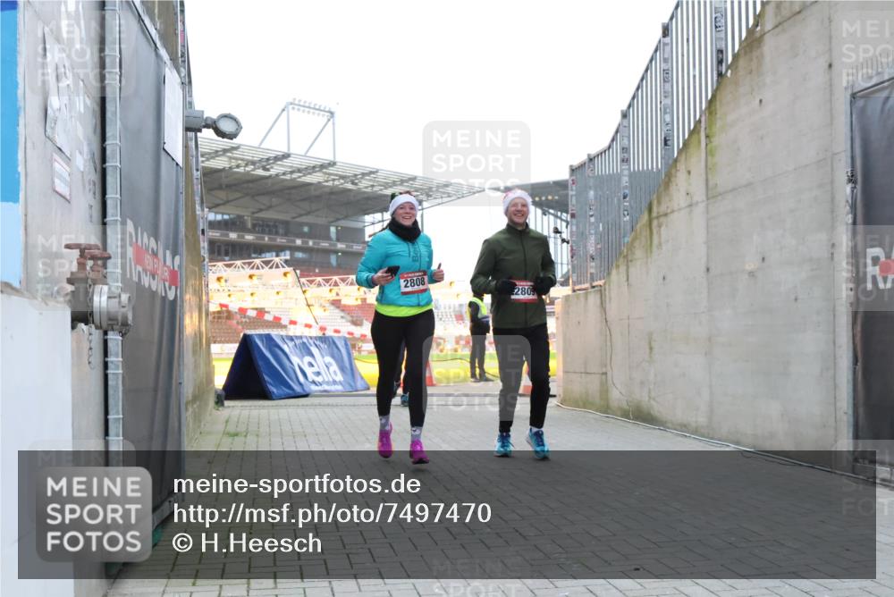 08.12.2024 - St. Pauli X-Mass-Run No. 14 H.Heesch http://msf.ph/oto/7497470 08.12.2024 10:01:16 Ziel 642, 2808, 2809, 410, 1750, 1773, 2447, 2808, 2809, 3033 meine-sportfotos.de