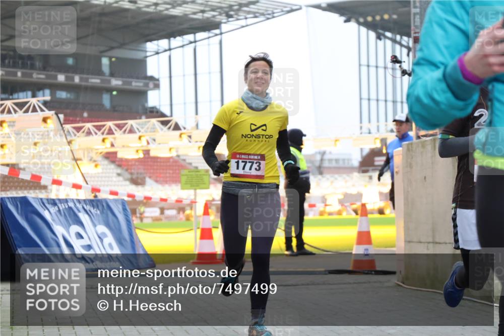 08.12.2024 - St. Pauli X-Mass-Run No. 14 H.Heesch http://msf.ph/oto/7497499 08.12.2024 10:01:17 Ziel 642, 2808, 2809, 410, 1750, 1773, 2447, 2808, 2809, 3033 meine-sportfotos.de