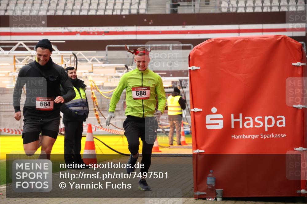 08.12.2024 - St. Pauli X-Mass-Run No. 14 Yannick Fuchs http://msf.ph/oto/7497501 08.12.2024 10:59:34 Ziel 124, 496, 527, 534, 664, 686, 1748, 1842, 1848, 2153 meine-sportfotos.de