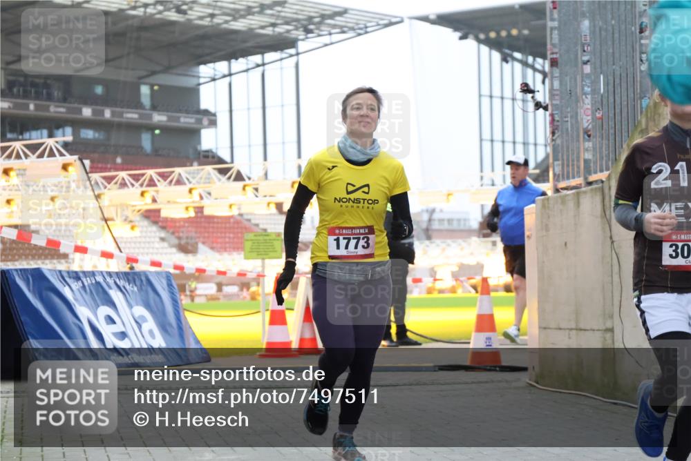 08.12.2024 - St. Pauli X-Mass-Run No. 14 H.Heesch http://msf.ph/oto/7497511 08.12.2024 10:01:17 Ziel 642, 2808, 2809, 410, 1750, 1773, 2447, 2808, 2809, 3033 meine-sportfotos.de