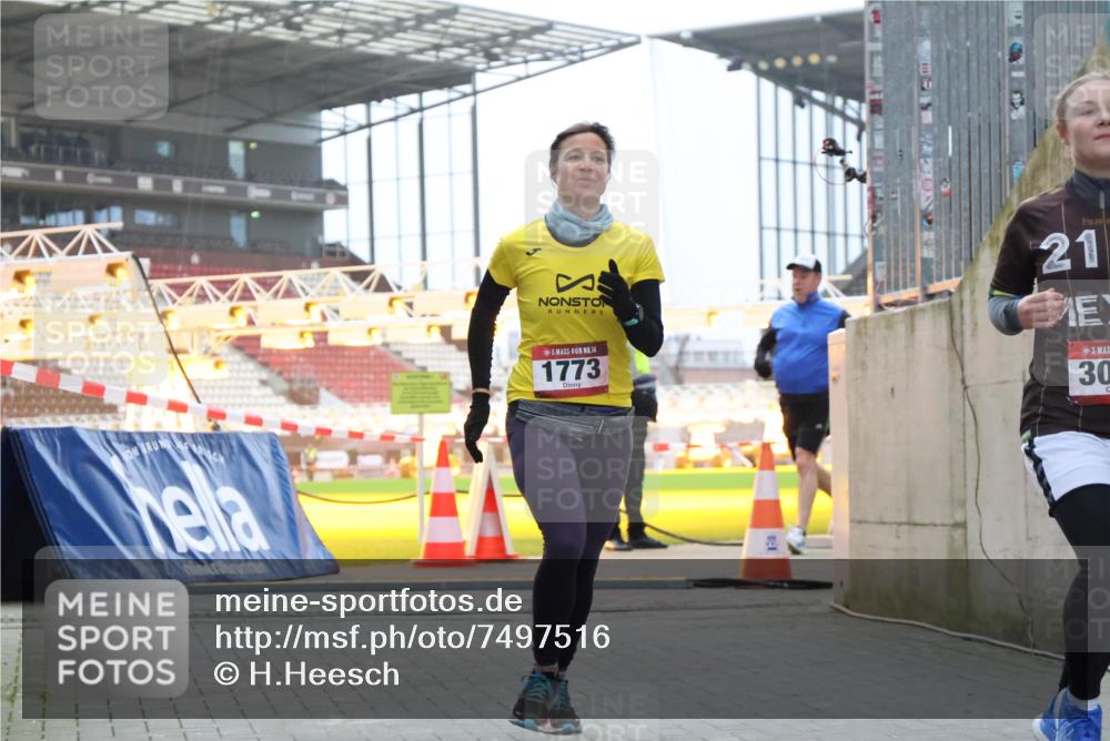 08.12.2024 - St. Pauli X-Mass-Run No. 14 H.Heesch http://msf.ph/oto/7497516 08.12.2024 10:01:17 Ziel 642, 2808, 2809, 410, 1750, 1773, 2447, 2808, 2809, 3033 meine-sportfotos.de