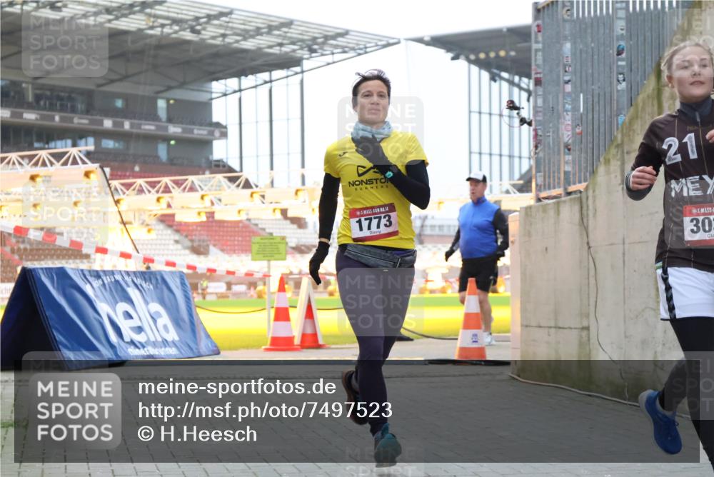 08.12.2024 - St. Pauli X-Mass-Run No. 14 H.Heesch http://msf.ph/oto/7497523 08.12.2024 10:01:17 Ziel 642, 2808, 2809, 410, 1750, 1773, 2447, 2808, 2809, 3033 meine-sportfotos.de
