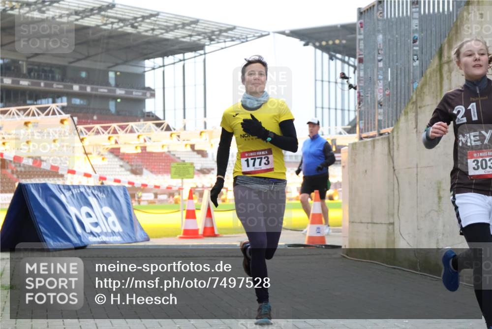 08.12.2024 - St. Pauli X-Mass-Run No. 14 H.Heesch http://msf.ph/oto/7497528 08.12.2024 10:01:17 Ziel 642, 2808, 2809, 410, 1750, 1773, 2447, 2808, 2809, 3033 meine-sportfotos.de