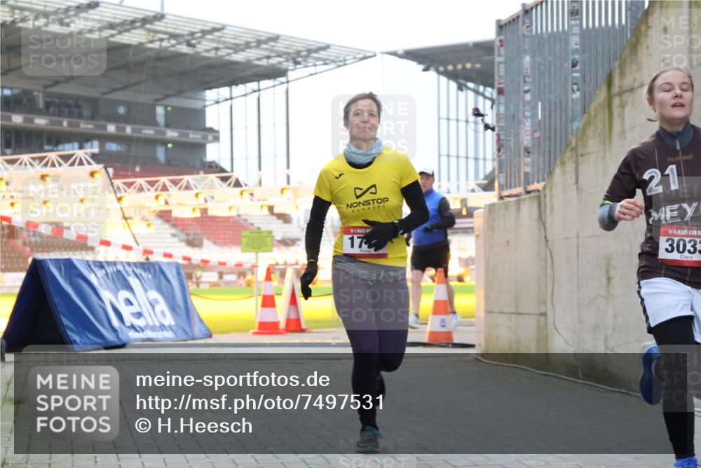 08.12.2024 - St. Pauli X-Mass-Run No. 14 H.Heesch http://msf.ph/oto/7497531 08.12.2024 10:01:18 Ziel 642, 1773, 2808, 2809, 3033, 410, 1750, 1773, 2447, 2808, 2809, 3033 meine-sportfotos.de