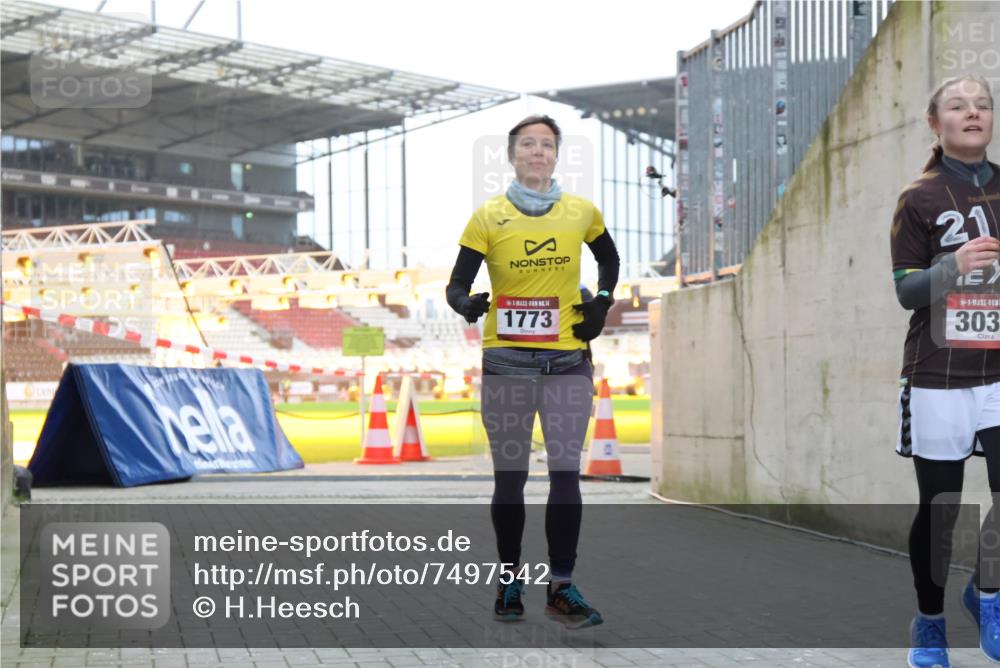 08.12.2024 - St. Pauli X-Mass-Run No. 14 H.Heesch http://msf.ph/oto/7497542 08.12.2024 10:01:18 Ziel 642, 1773, 2808, 2809, 3033, 410, 1750, 1773, 2447, 2808, 2809, 3033 meine-sportfotos.de