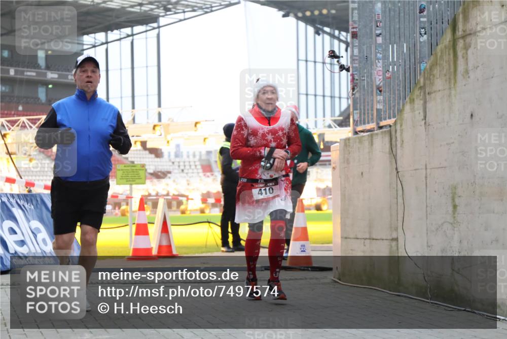 08.12.2024 - St. Pauli X-Mass-Run No. 14 H.Heesch http://msf.ph/oto/7497574 08.12.2024 10:01:20 Ziel 642, 1773, 2808, 2809, 3033, 410, 1750, 1773, 2447, 3033 meine-sportfotos.de