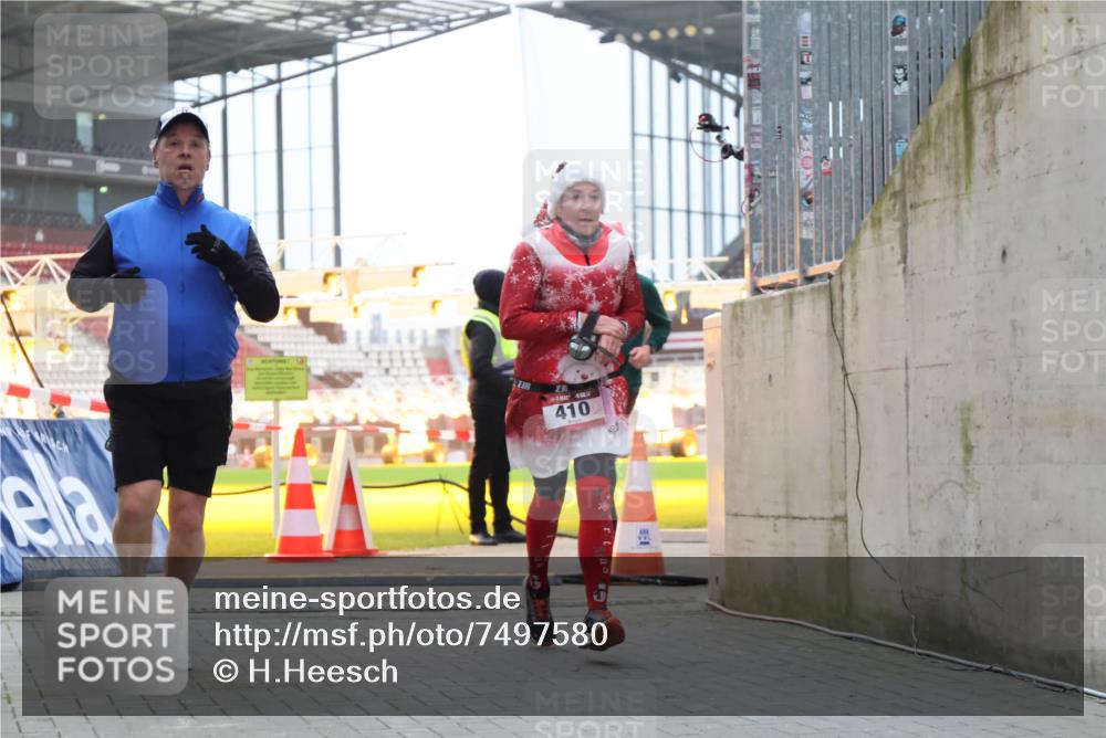 08.12.2024 - St. Pauli X-Mass-Run No. 14 H.Heesch http://msf.ph/oto/7497580 08.12.2024 10:01:20 Ziel 642, 1773, 2808, 2809, 3033, 410, 1750, 1773, 2447, 3033 meine-sportfotos.de