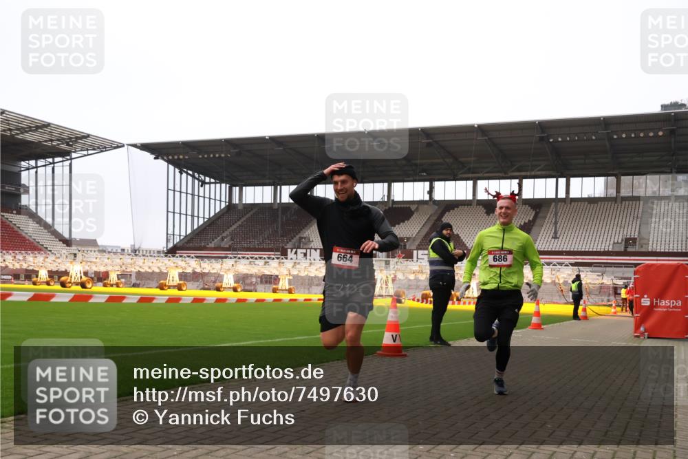 08.12.2024 - St. Pauli X-Mass-Run No. 14 Yannick Fuchs http://msf.ph/oto/7497630 08.12.2024 10:59:37 Ziel 124, 527, 664, 686, 1687, 1688, 1748, 1842, 1848, 2153 meine-sportfotos.de