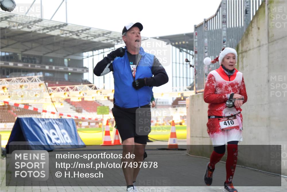 08.12.2024 - St. Pauli X-Mass-Run No. 14 H.Heesch http://msf.ph/oto/7497678 08.12.2024 10:01:22 Ziel 642, 1750, 1773, 2808, 2809, 3033, 410, 1750, 2447 meine-sportfotos.de