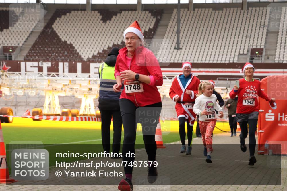 08.12.2024 - St. Pauli X-Mass-Run No. 14 Yannick Fuchs http://msf.ph/oto/7497679 08.12.2024 10:59:45 Ziel 527, 1687, 1688, 1748, 1842, 1848, 2153 meine-sportfotos.de