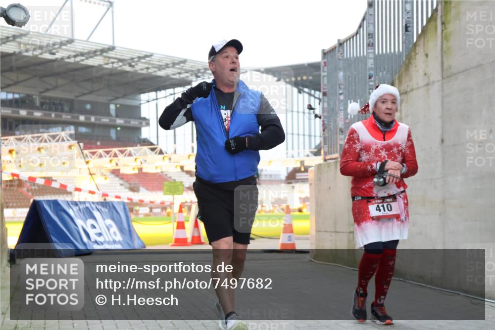 08.12.2024 - St. Pauli X-Mass-Run No. 14 H.Heesch http://msf.ph/oto/7497682 08.12.2024 10:01:22 Ziel 642, 1750, 1773, 2808, 2809, 3033, 410, 1750, 2447 meine-sportfotos.de