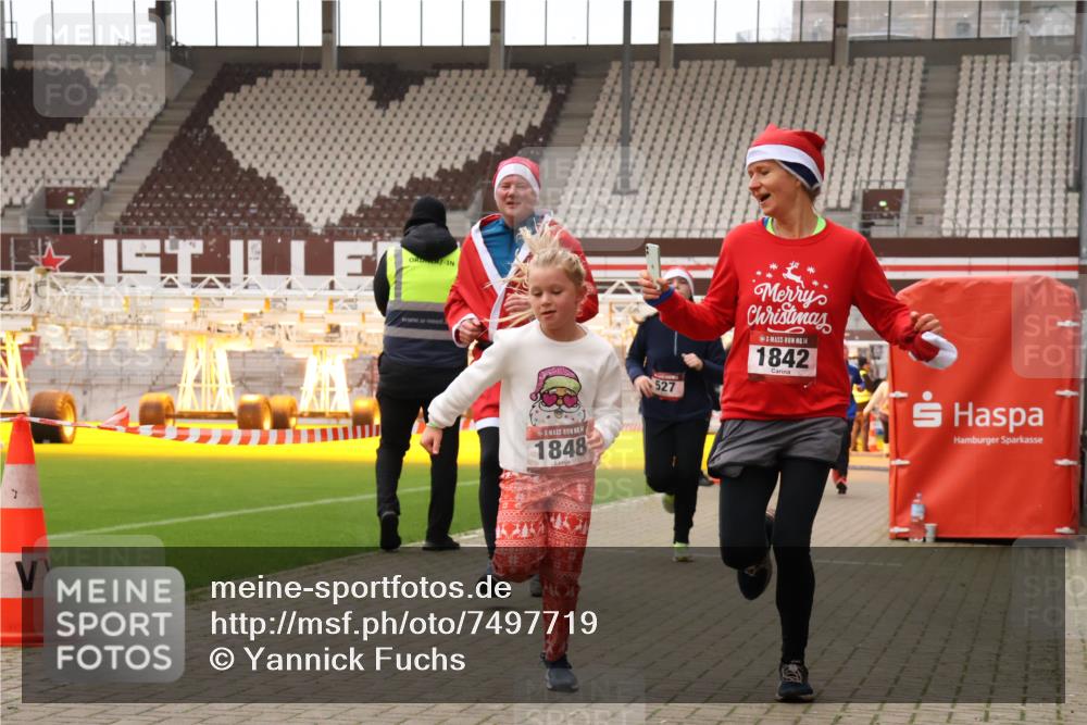 08.12.2024 - St. Pauli X-Mass-Run No. 14 Yannick Fuchs http://msf.ph/oto/7497719 08.12.2024 10:59:47 Ziel 527, 927, 1687, 1688, 1748, 1842, 1848, 2153 meine-sportfotos.de
