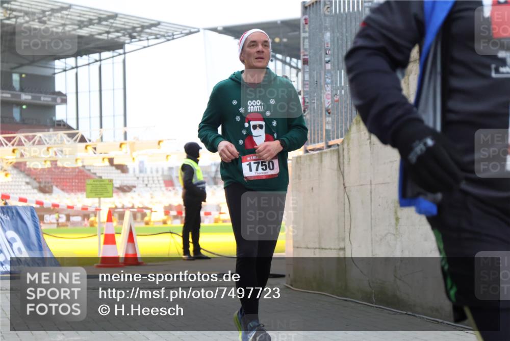 08.12.2024 - St. Pauli X-Mass-Run No. 14 H.Heesch http://msf.ph/oto/7497723 08.12.2024 10:01:24 Ziel 410, 642, 1750, 1773, 2447, 2808, 2809, 3033, 410, 1750, 2447 meine-sportfotos.de