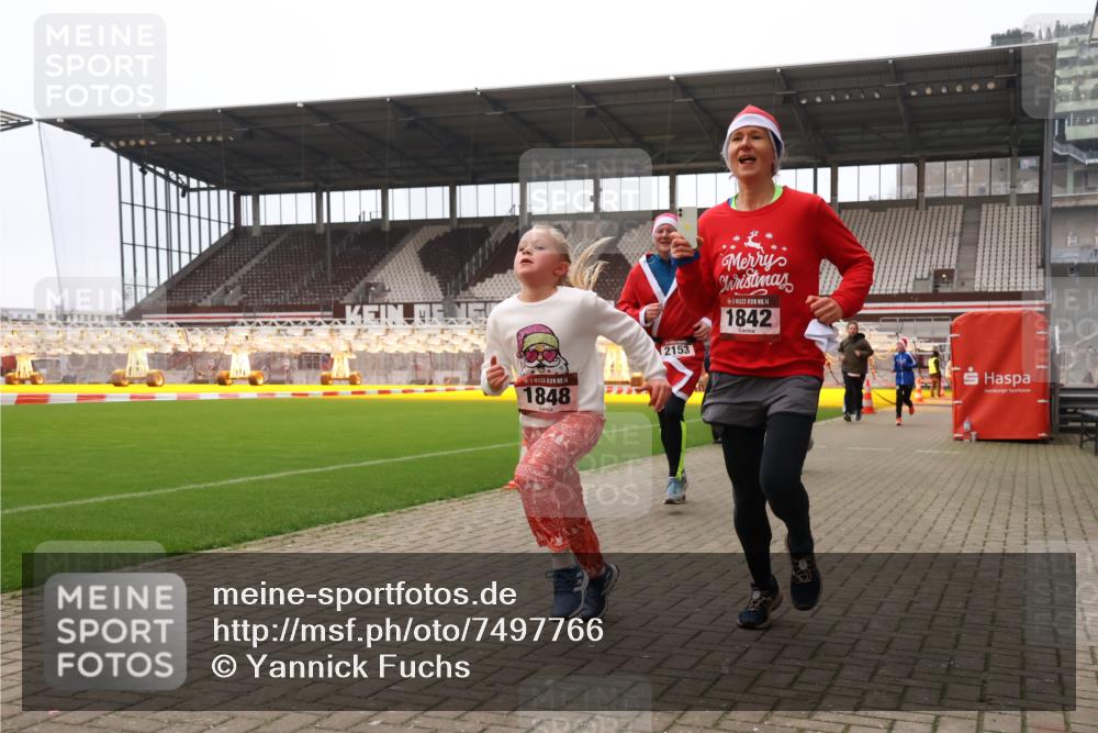 08.12.2024 - St. Pauli X-Mass-Run No. 14 Yannick Fuchs http://msf.ph/oto/7497766 08.12.2024 10:59:48 Ziel 527, 927, 1687, 1688, 1748, 1842, 1848, 2153 meine-sportfotos.de