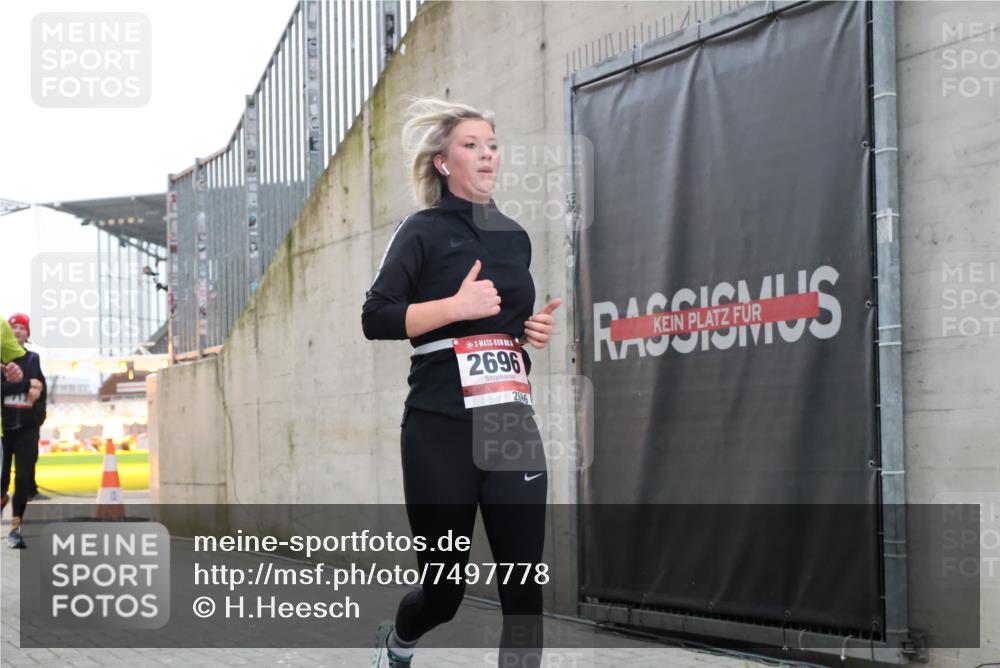 08.12.2024 - St. Pauli X-Mass-Run No. 14 H.Heesch http://msf.ph/oto/7497778 08.12.2024 10:01:33 Ziel 410, 418, 1750, 2447, 418, 512, 713, 2696 meine-sportfotos.de