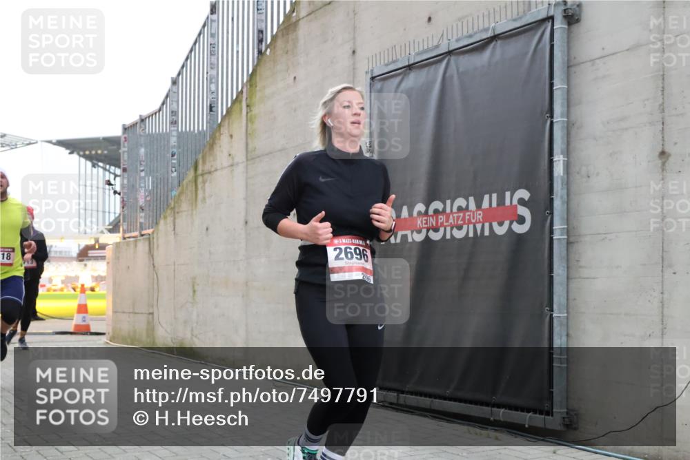 08.12.2024 - St. Pauli X-Mass-Run No. 14 H.Heesch http://msf.ph/oto/7497791 08.12.2024 10:01:33 Ziel 410, 418, 1750, 2447, 418, 512, 713, 2696 meine-sportfotos.de