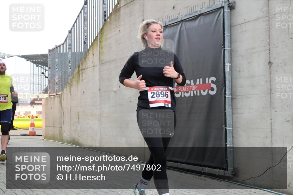 08.12.2024 - St. Pauli X-Mass-Run No. 14 H.Heesch http://msf.ph/oto/7497802 08.12.2024 10:01:33 Ziel 410, 418, 1750, 2447, 418, 512, 713, 2696 meine-sportfotos.de