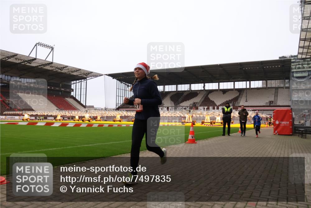 08.12.2024 - St. Pauli X-Mass-Run No. 14 Yannick Fuchs http://msf.ph/oto/7497835 08.12.2024 10:59:50 Ziel 527, 927, 1687, 1688, 1748, 1842, 1848, 2153 meine-sportfotos.de