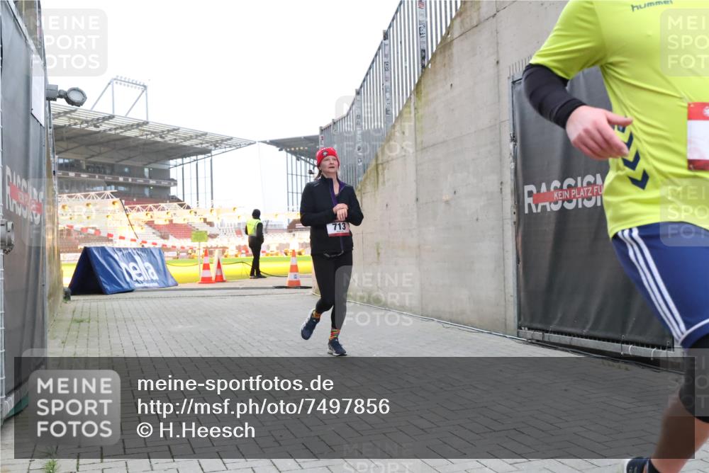 08.12.2024 - St. Pauli X-Mass-Run No. 14 H.Heesch http://msf.ph/oto/7497856 08.12.2024 10:01:35 Ziel 410, 418, 1750, 2447, 2696, 418, 512, 713, 946, 2696 meine-sportfotos.de