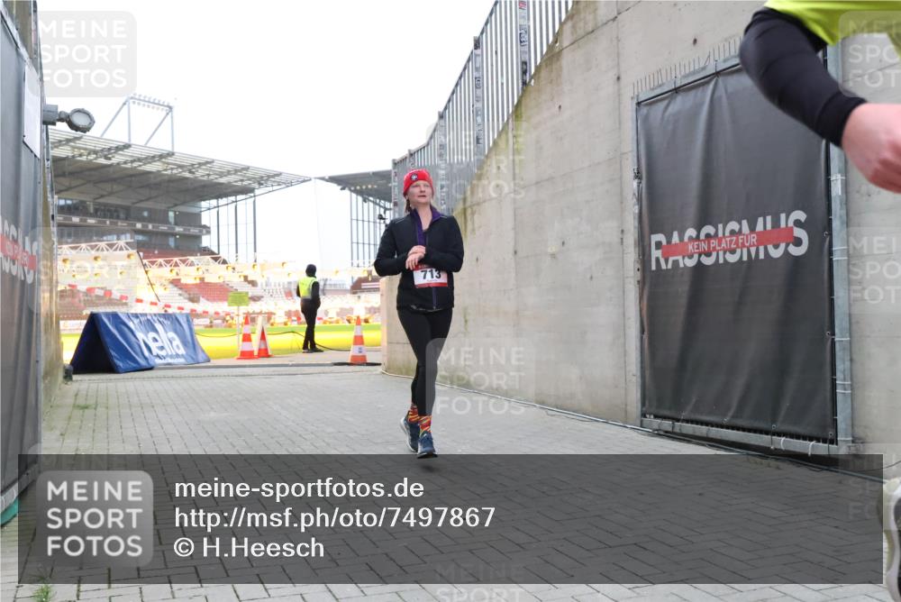 08.12.2024 - St. Pauli X-Mass-Run No. 14 H.Heesch http://msf.ph/oto/7497867 08.12.2024 10:01:35 Ziel 410, 418, 1750, 2447, 2696, 418, 512, 713, 946, 2696 meine-sportfotos.de