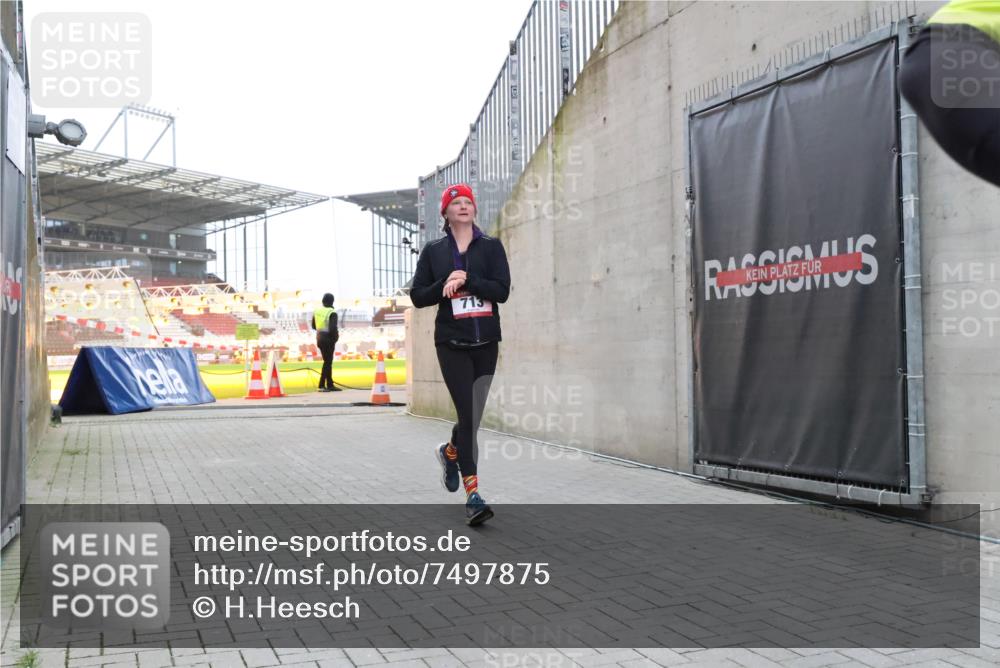 08.12.2024 - St. Pauli X-Mass-Run No. 14 H.Heesch http://msf.ph/oto/7497875 08.12.2024 10:01:35 Ziel 410, 418, 1750, 2447, 2696, 418, 512, 713, 946, 2696 meine-sportfotos.de