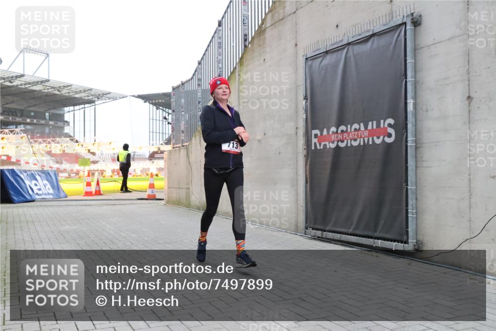 08.12.2024 - St. Pauli X-Mass-Run No. 14 H.Heesch http://msf.ph/oto/7497899 08.12.2024 10:01:35 Ziel 410, 418, 1750, 2447, 2696, 418, 512, 713, 946, 2696 meine-sportfotos.de