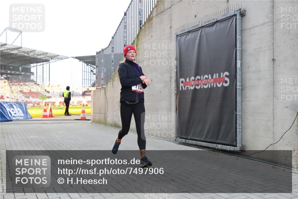08.12.2024 - St. Pauli X-Mass-Run No. 14 H.Heesch http://msf.ph/oto/7497906 08.12.2024 10:01:35 Ziel 410, 418, 1750, 2447, 2696, 418, 512, 713, 946, 2696 meine-sportfotos.de