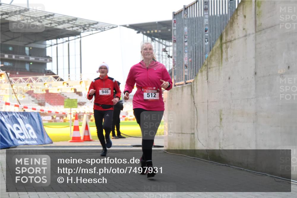 08.12.2024 - St. Pauli X-Mass-Run No. 14 H.Heesch http://msf.ph/oto/7497931 08.12.2024 10:01:40 Ziel 418, 713, 2696, 512, 946 meine-sportfotos.de