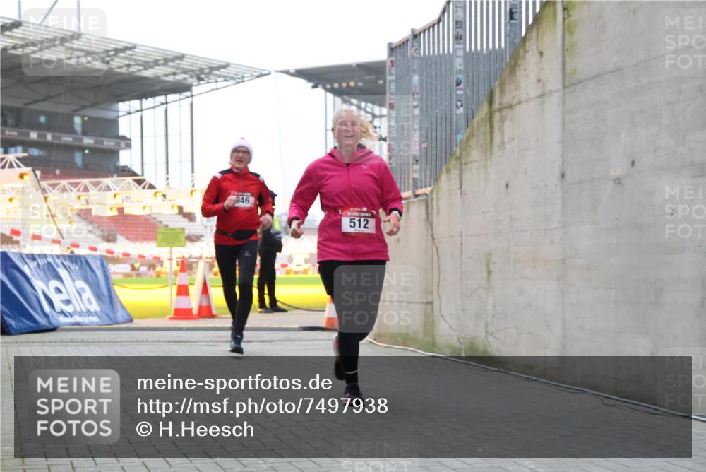08.12.2024 - St. Pauli X-Mass-Run No. 14 H.Heesch http://msf.ph/oto/7497938 08.12.2024 10:01:40 Ziel 418, 713, 2696, 512, 946 meine-sportfotos.de