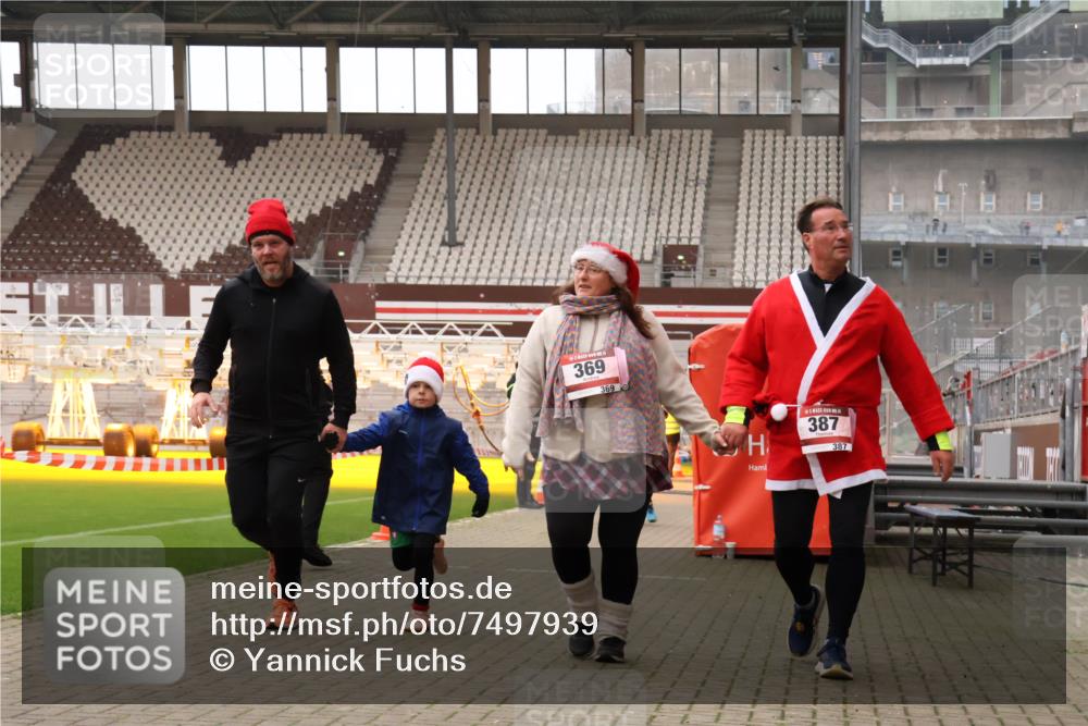 08.12.2024 - St. Pauli X-Mass-Run No. 14 Yannick Fuchs http://msf.ph/oto/7497939 08.12.2024 11:00:13 Ziel 346, 369, 387, 886, 908, 1410, 1875 meine-sportfotos.de