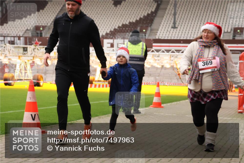 08.12.2024 - St. Pauli X-Mass-Run No. 14 Yannick Fuchs http://msf.ph/oto/7497963 08.12.2024 11:00:14 Ziel 346, 369, 387, 886, 908, 1410, 1875 meine-sportfotos.de