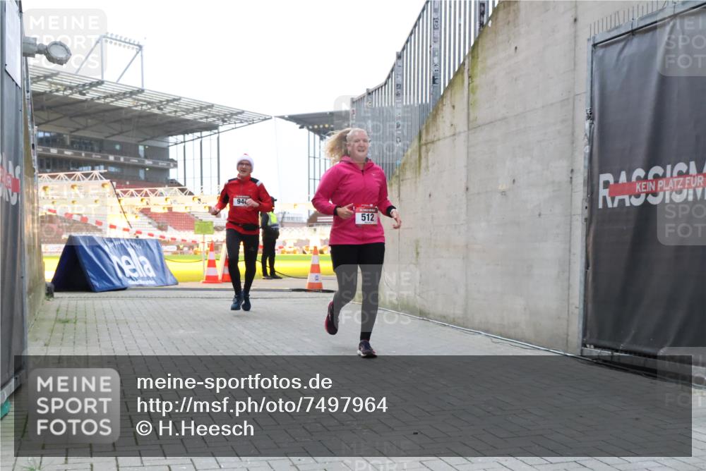 08.12.2024 - St. Pauli X-Mass-Run No. 14 H.Heesch http://msf.ph/oto/7497964 08.12.2024 10:01:41 Ziel 418, 512, 713, 2696, 512, 946 meine-sportfotos.de