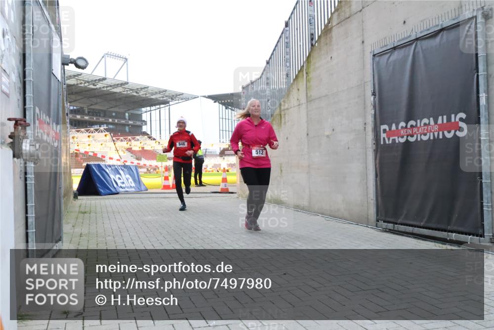 08.12.2024 - St. Pauli X-Mass-Run No. 14 H.Heesch http://msf.ph/oto/7497980 08.12.2024 10:01:41 Ziel 418, 512, 713, 2696, 512, 946 meine-sportfotos.de