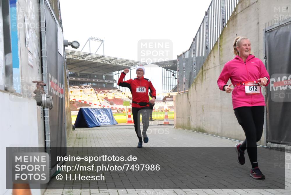 08.12.2024 - St. Pauli X-Mass-Run No. 14 H.Heesch http://msf.ph/oto/7497986 08.12.2024 10:01:42 Ziel 418, 512, 713, 946, 2696, 512, 946 meine-sportfotos.de