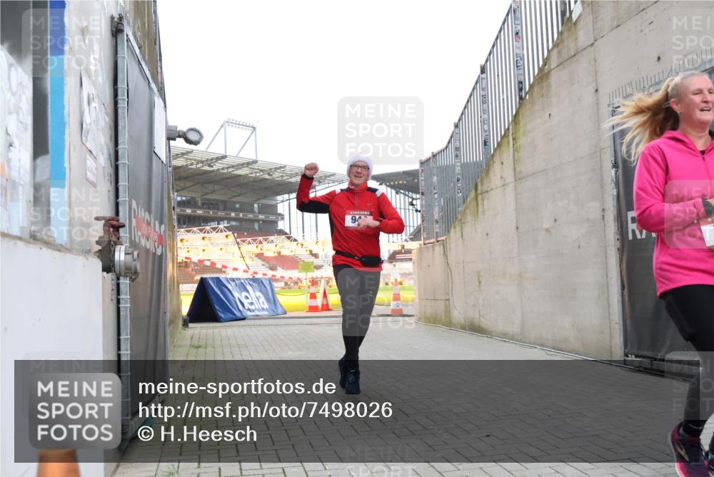 08.12.2024 - St. Pauli X-Mass-Run No. 14 H.Heesch http://msf.ph/oto/7498026 08.12.2024 10:01:42 Ziel 418, 512, 713, 946, 2696, 512, 946 meine-sportfotos.de