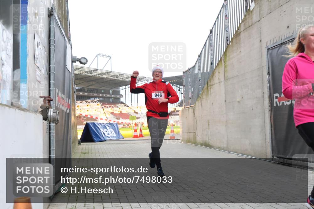 08.12.2024 - St. Pauli X-Mass-Run No. 14 H.Heesch http://msf.ph/oto/7498033 08.12.2024 10:01:42 Ziel 418, 512, 713, 946, 2696, 512, 946 meine-sportfotos.de
