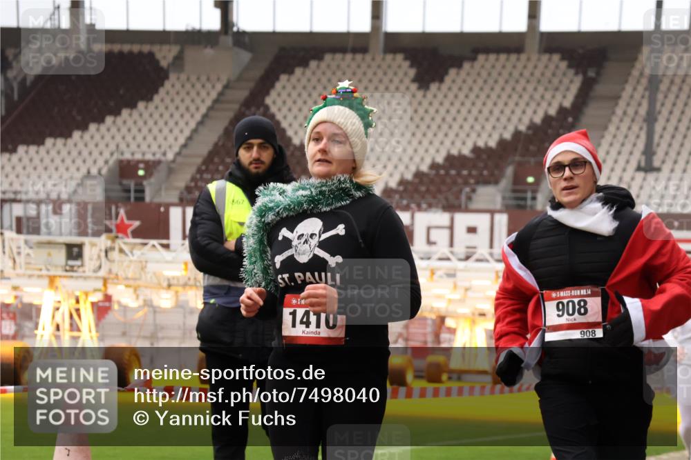 08.12.2024 - St. Pauli X-Mass-Run No. 14 Yannick Fuchs http://msf.ph/oto/7498040 08.12.2024 11:00:27 Ziel 149, 369, 387, 710, 886, 908, 1093, 1164, 1165, 1296, 1410, 1738, 1739, 1875, 2454 meine-sportfotos.de