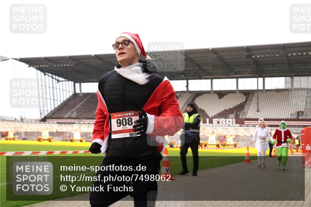 08.12.2024 - St. Pauli X-Mass-Run No. 14 Yannick Fuchs http://msf.ph/oto/7498062 08.12.2024 11:00:28 Ziel 149, 369, 387, 710, 908, 1093, 1164, 1165, 1296, 1410, 1738, 1739, 1875, 2454 meine-sportfotos.de