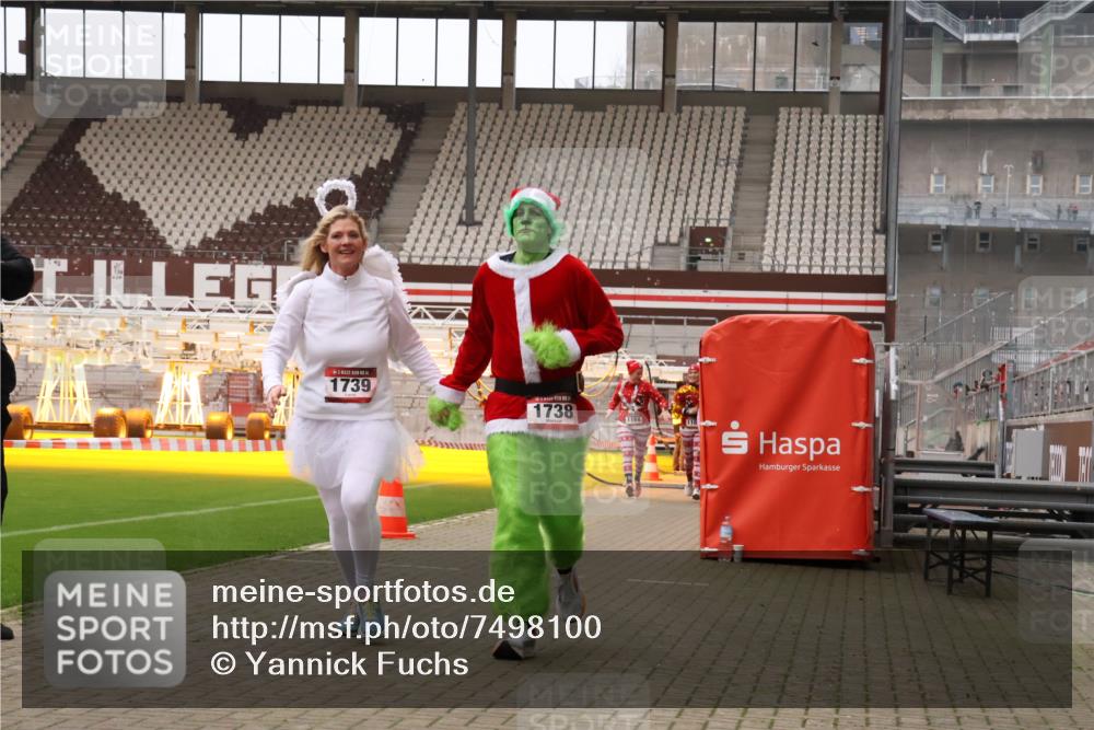 08.12.2024 - St. Pauli X-Mass-Run No. 14 Yannick Fuchs http://msf.ph/oto/7498100 08.12.2024 11:00:30 Ziel 149, 369, 387, 710, 884, 893, 908, 1093, 1164, 1165, 1296, 1410, 1738, 1739, 1875, 2454 meine-sportfotos.de