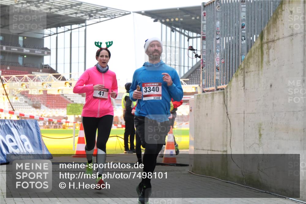 08.12.2024 - St. Pauli X-Mass-Run No. 14 H.Heesch http://msf.ph/oto/7498101 08.12.2024 10:01:54 Ziel 41, 512, 946, 3340, 41, 1246, 2818, 3254, 3340, 3341 meine-sportfotos.de
