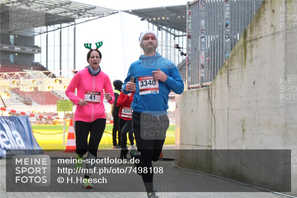 08.12.2024 - St. Pauli X-Mass-Run No. 14 H.Heesch http://msf.ph/oto/7498108 08.12.2024 10:01:54 Ziel 41, 512, 946, 3340, 41, 1246, 2818, 3254, 3340, 3341 meine-sportfotos.de