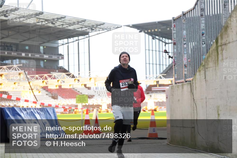 08.12.2024 - St. Pauli X-Mass-Run No. 14 H.Heesch http://msf.ph/oto/7498326 08.12.2024 10:02:04 Ziel 41, 1246, 2818, 3254, 3340, 3341, 86, 1751, 2302, 2833 meine-sportfotos.de