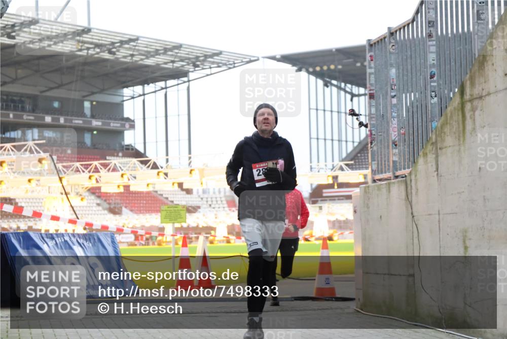 08.12.2024 - St. Pauli X-Mass-Run No. 14 H.Heesch http://msf.ph/oto/7498333 08.12.2024 10:02:04 Ziel 41, 1246, 2818, 3254, 3340, 3341, 86, 1751, 2302, 2833 meine-sportfotos.de