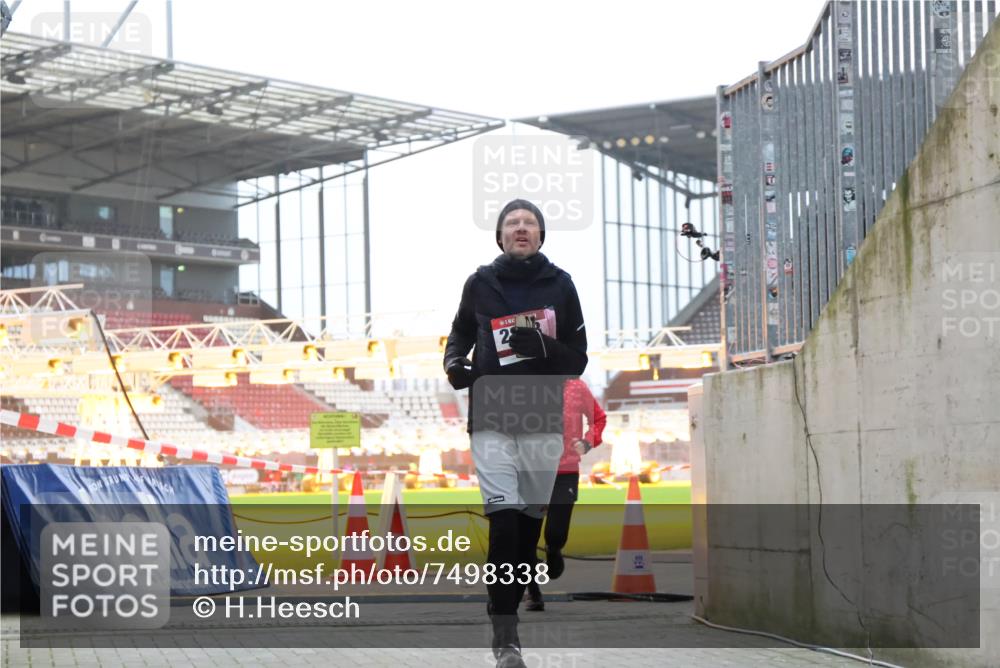 08.12.2024 - St. Pauli X-Mass-Run No. 14 H.Heesch http://msf.ph/oto/7498338 08.12.2024 10:02:04 Ziel 41, 1246, 2818, 3254, 3340, 3341, 86, 1751, 2302, 2833 meine-sportfotos.de